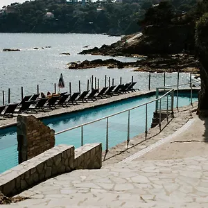 Hoteliere Le Provencal A Giens - Bord De Hotel