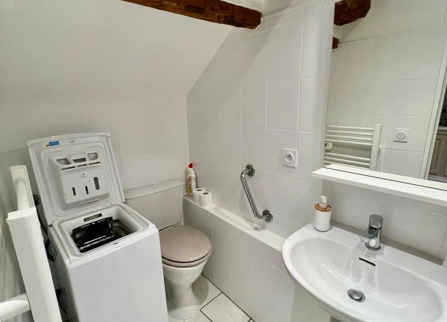 Superbe Appartement Neuf Et Cosy En Centre Ville Hyeres Apartment